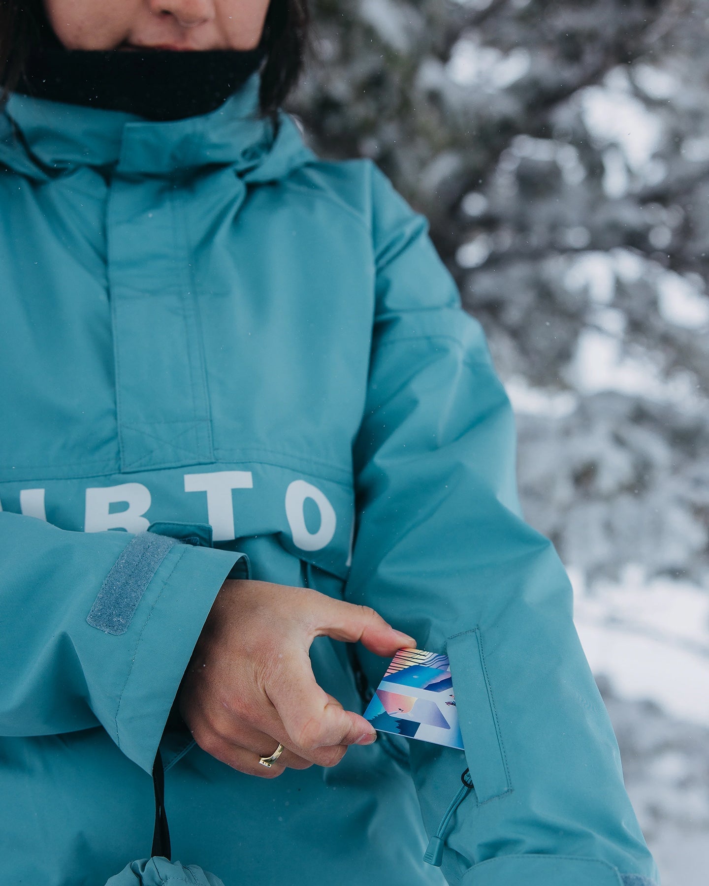 Burton Women s Frostner 2L Anorak Snow Jacket Rock Lichen Stout White Shop Coats Jackets at Trojan Wake Ski Snow Snow Skiers Warehouse