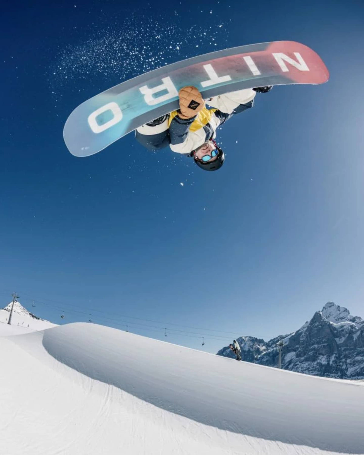 SNOWBOARD