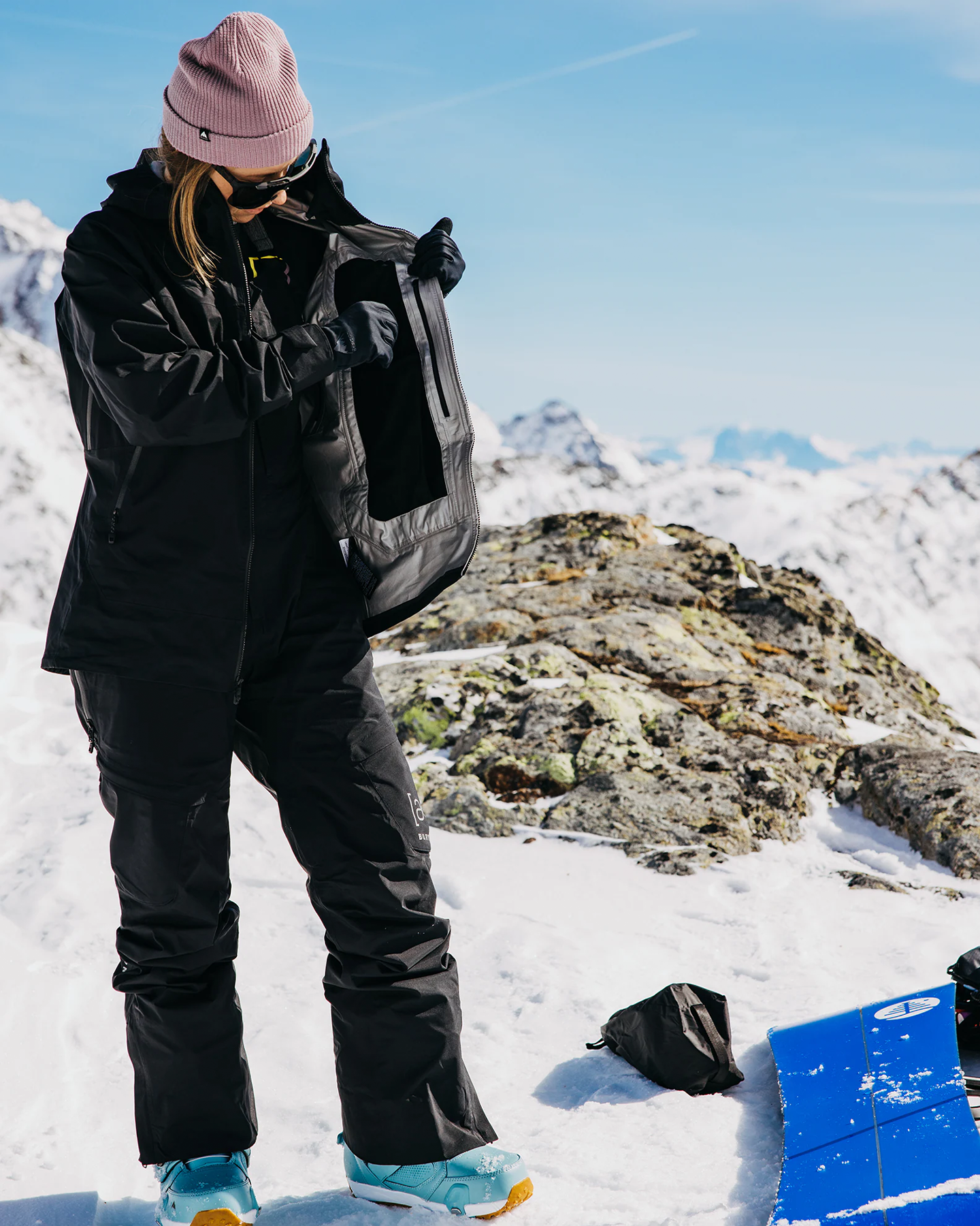 Burton Women's [ak] GORE-TEX® Surgence Jacket - True Black Women's Snow Jackets - Trojan Wake Ski Snow